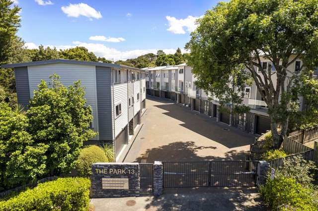 REFINED, EASY LIVING - A MODERN NORTHCOTE HIDEAWAY