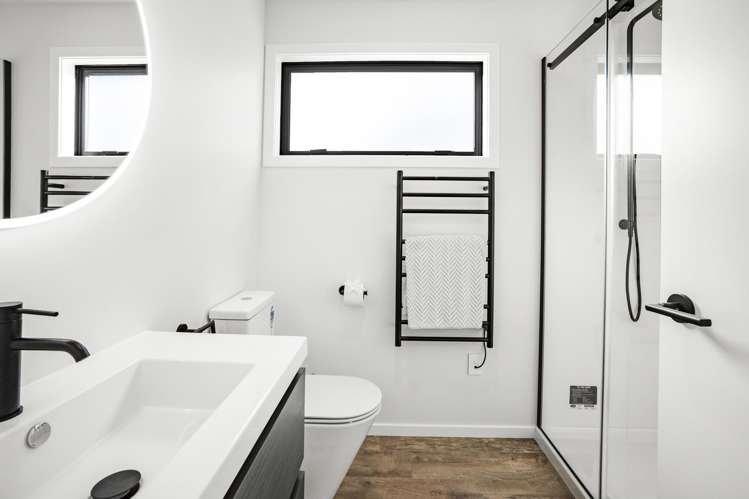 3/62 Queens Grove Hutt Central_14