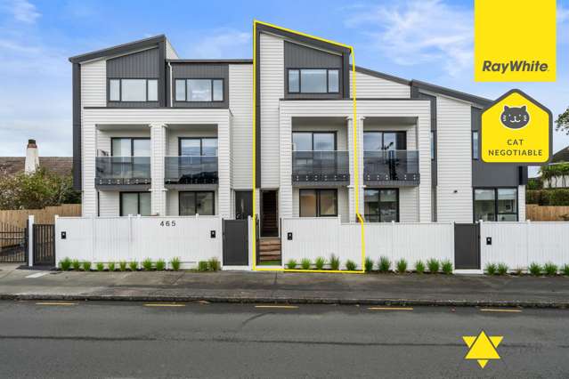 Freshly Built Townhouse with Garage & Comfort