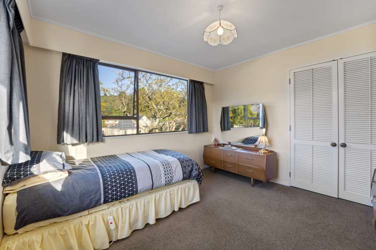 22 Mcenroe Grove Naenae_18