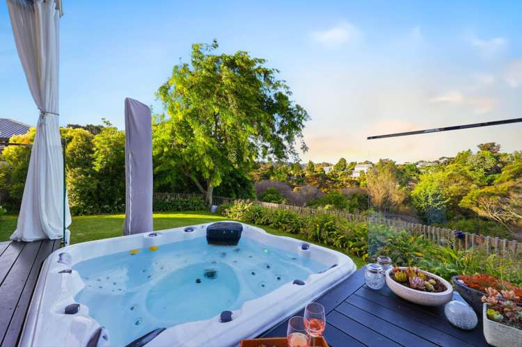 22 Windfall Grove Greenhithe_16