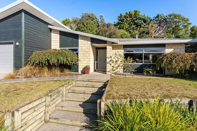 14 Leanne Way Waikanae Beach_1