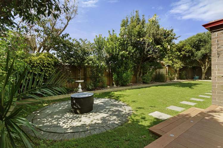 42 McEnroe Grove Naenae_1