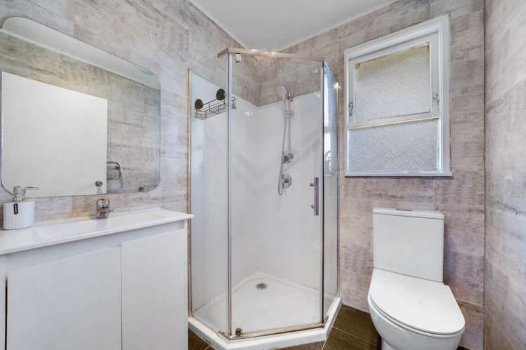 1 Crampton Place Manurewa_11