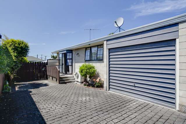 2/105 Le Cren Street Seaview_3