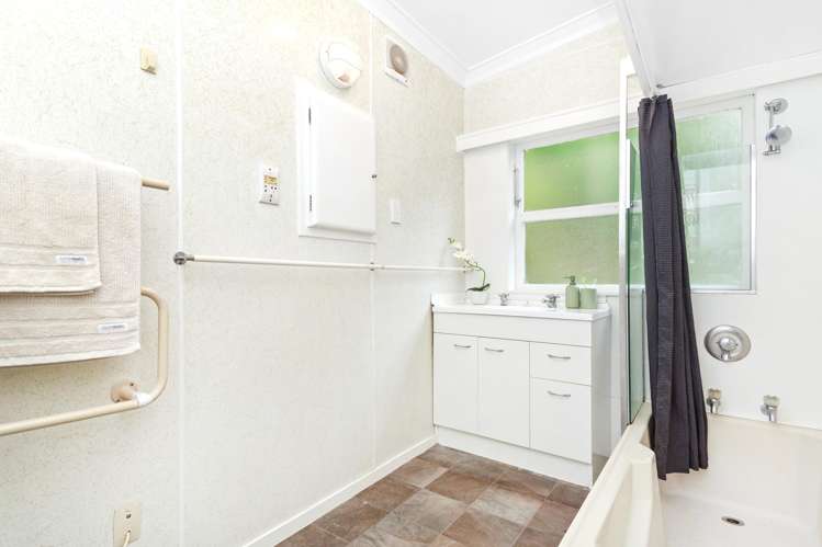 13 Bell Street Tawa_17