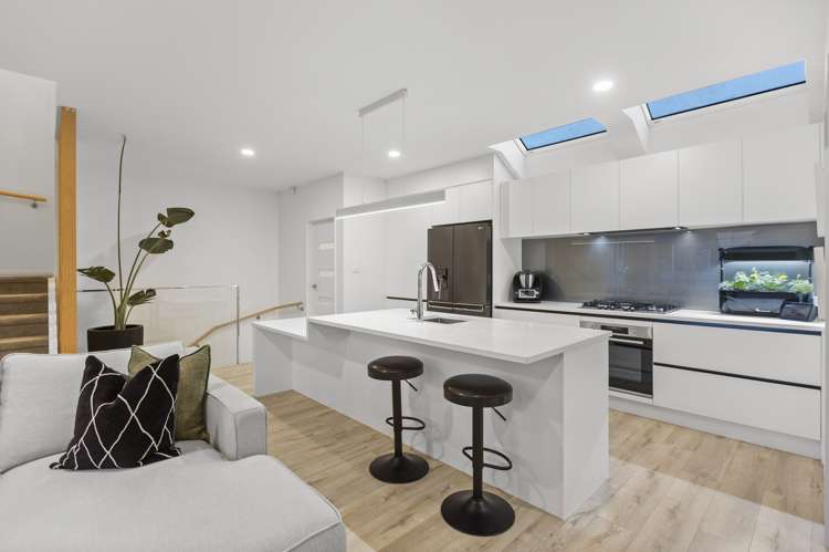 5b Holland Avenue Point England_8