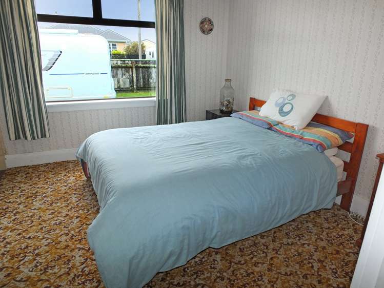 2 Huia Street Foxton Beach_14