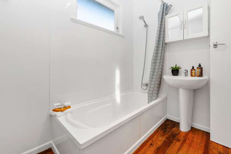 1/31 Sylvan Crescent Te Atatu South_11