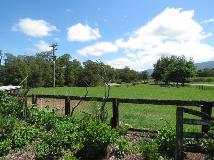 7 Somerville Road Reefton_12