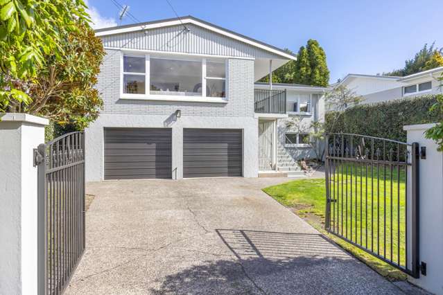 River Proximity, Style & Immediate Possession