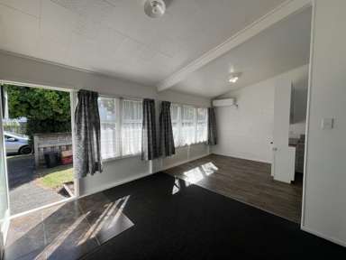 2/160 Kamo Road_4