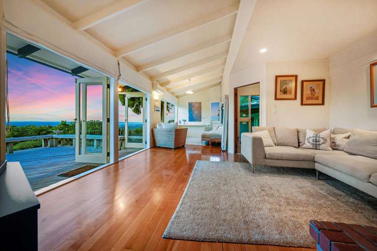 858 West Coast Road_3