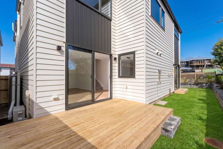 336A Royal Road Massey_7