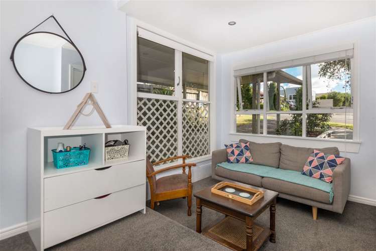 13 Coronation Street Belmont_27