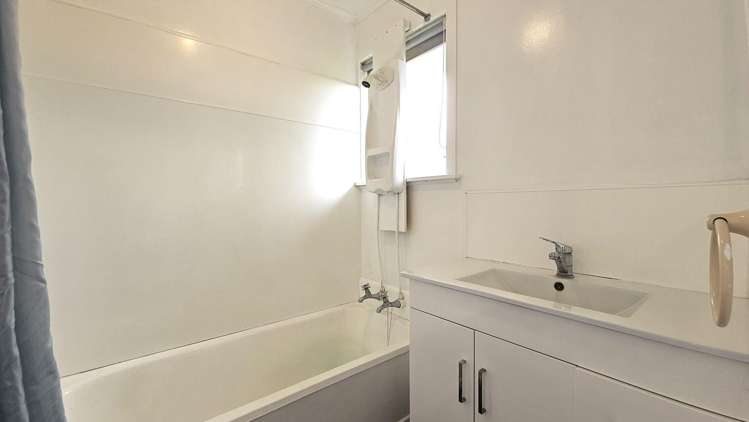 6 Elliott Crescent Owhata_8