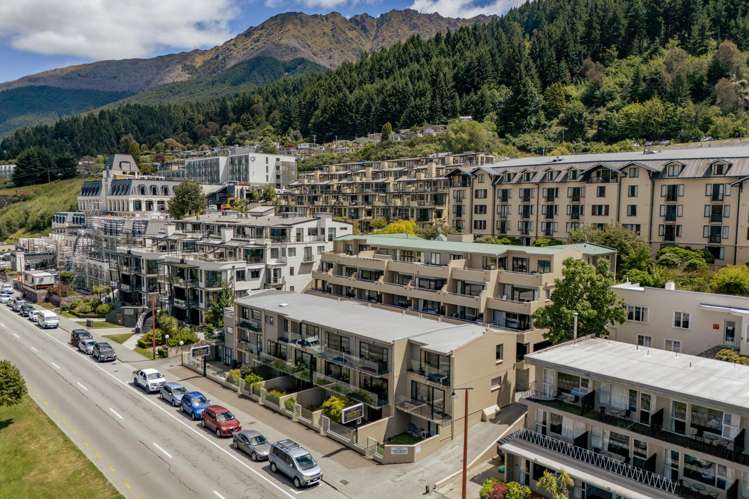 20M/26 Lake Esplanade Queenstown_11