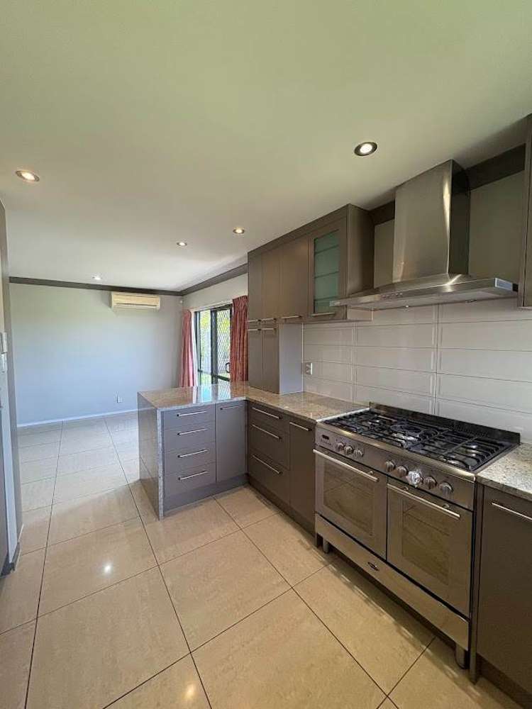 14 Highgrove Lane Totara Vale_3