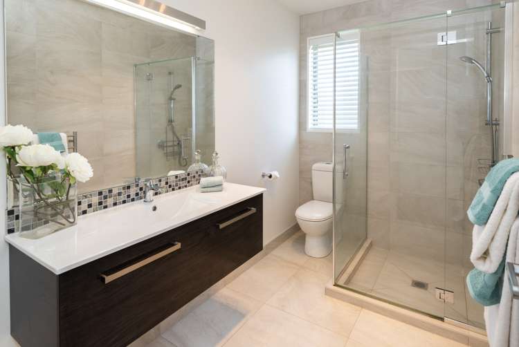 8 Defender Crescent Beachlands_17