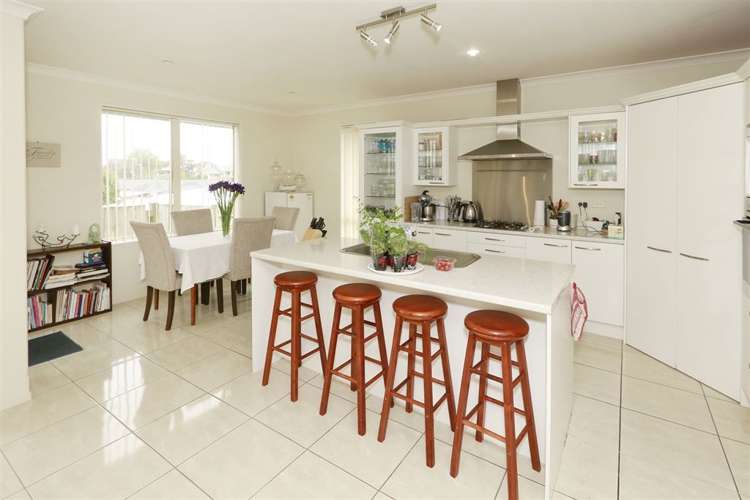 105 Farnborough Drive Grandview Heights_2