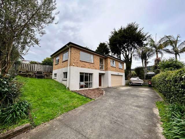 Valley School Zoned: Immaculate Haven With Out...