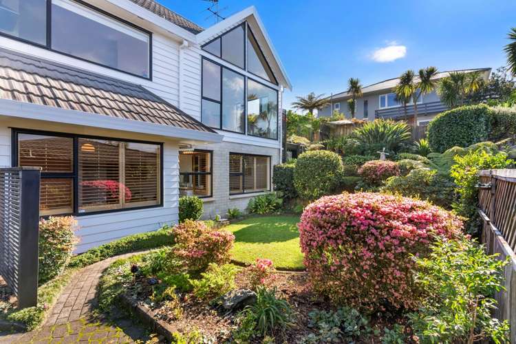 2/4 Oban Road Browns Bay_20