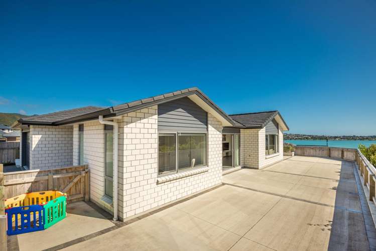 16 Ken Douglas Drive Aotea_13