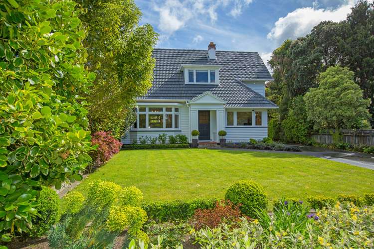 311 Riverside Drive Waterloo_0