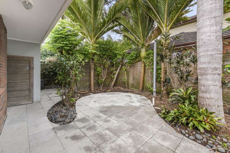 2/27a Eastern Beach Road Eastern Beach_16