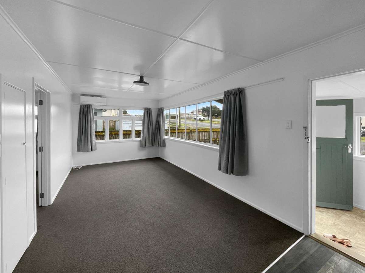 Waitara - 4 Bedrooms 1