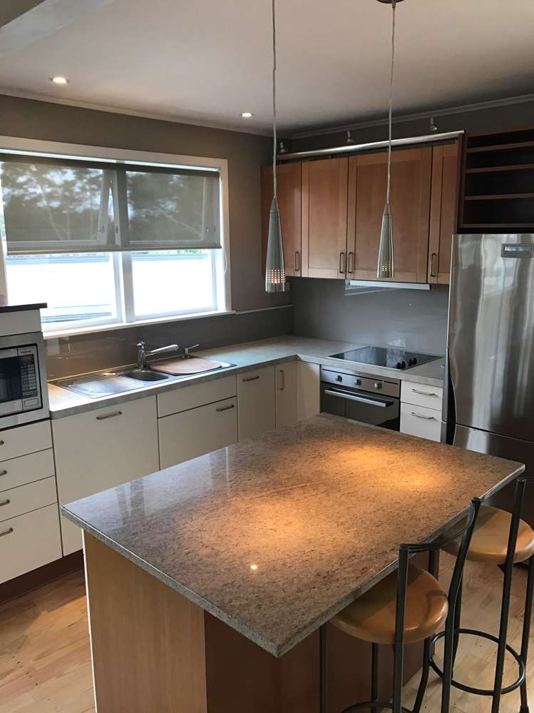 16 James Scott Place Te Atatu South_6