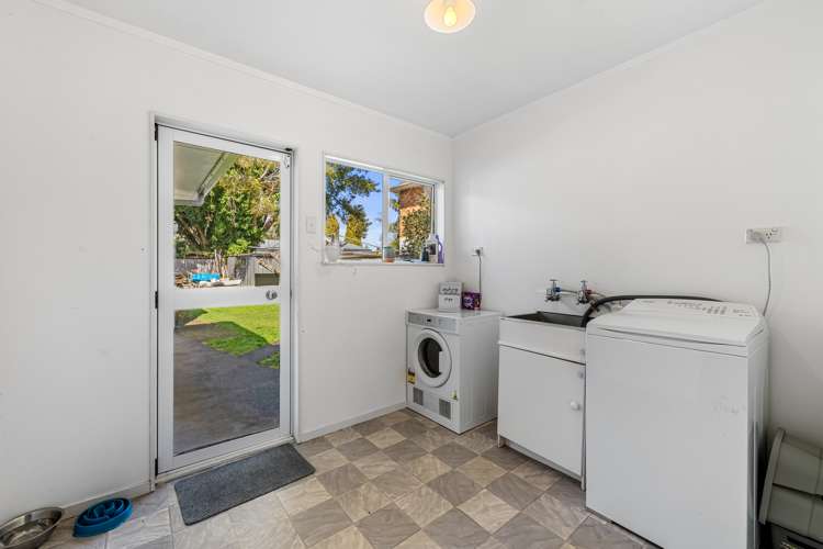 63a Beach Road Pahurehure_17