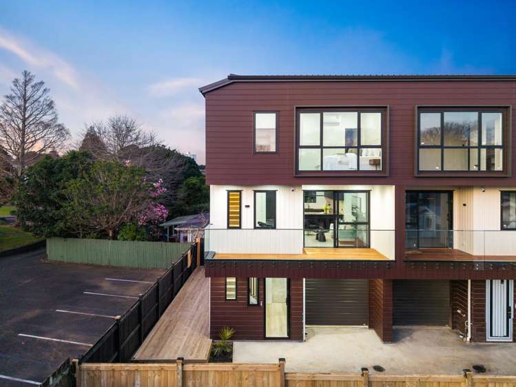 69 Green Lane East_3