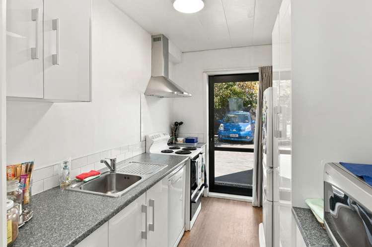 1-4/264 Bealey Avenue_3