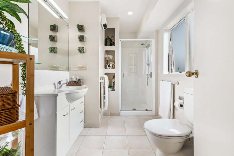 8 Toledo Avenue Henderson Heights_22