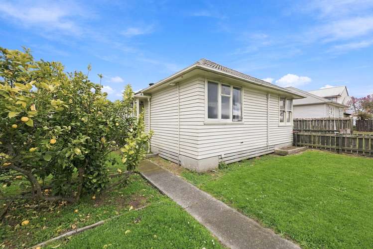 155 Ranolf Street Glenholme_17