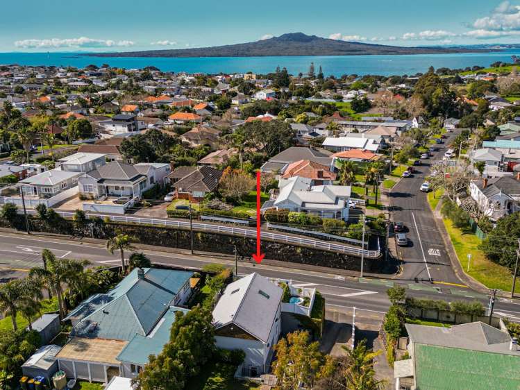 47 Lake Road Devonport_18