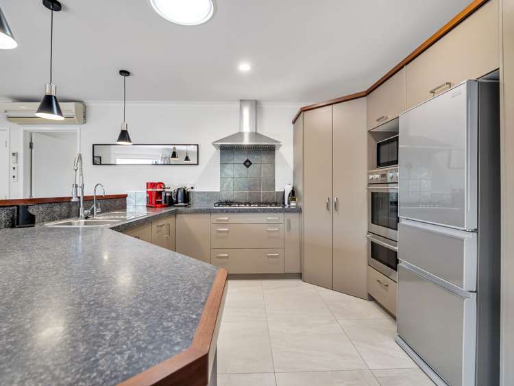 8 Farleigh Close Huntington_4