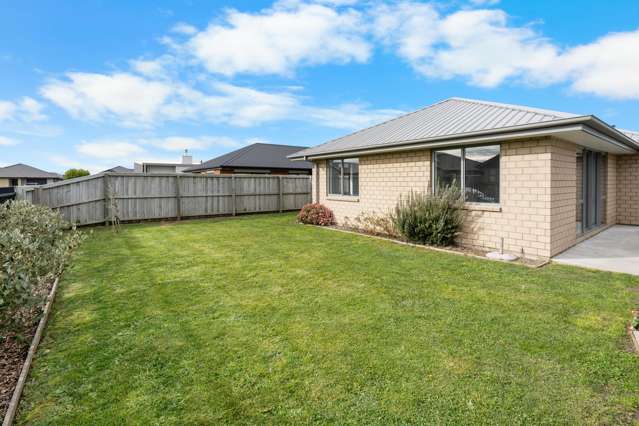 Priced to Sell & Vacant for Immediate Possession!
