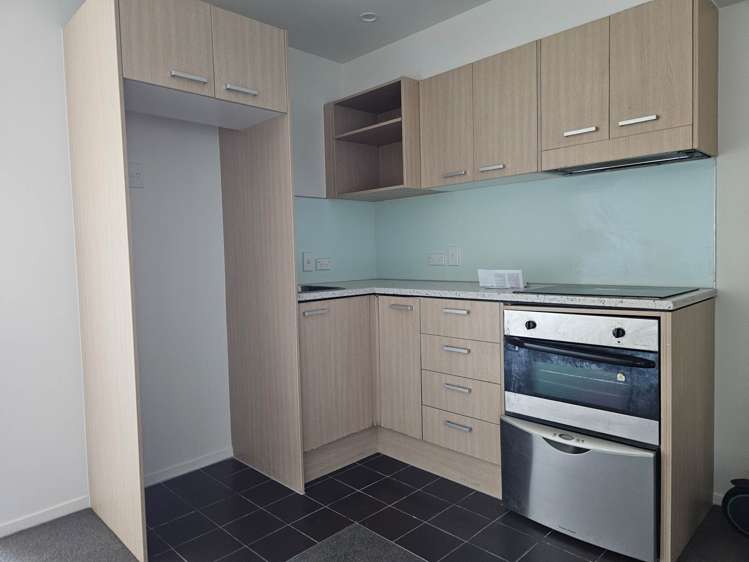 12G/135 Victoria Street West_4