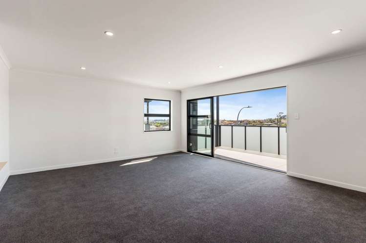 301/32 Shortfin Place Flat Bush_5