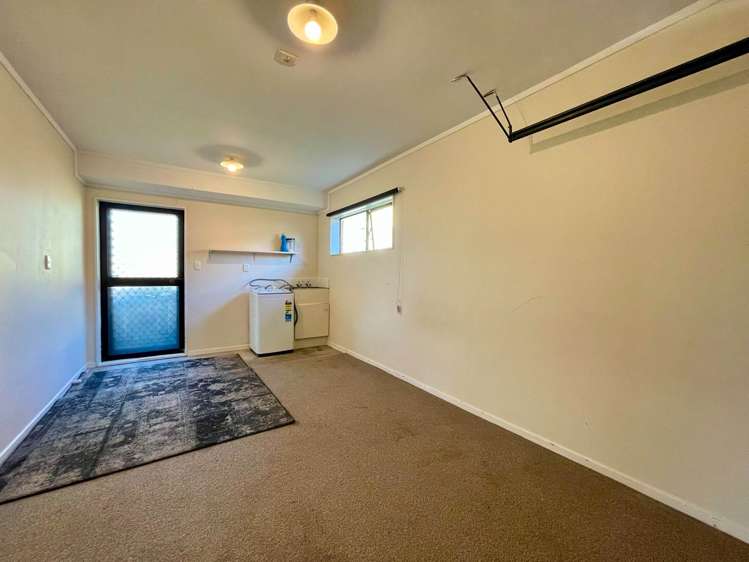 2/3195 Great North Road New Lynn_7
