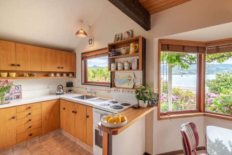 3b Beach Road Akaroa_7