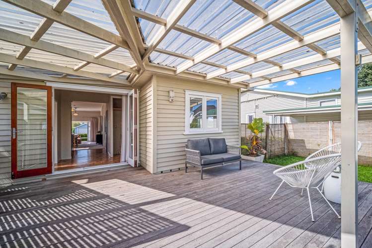 10 Joan Street Point Chevalier_8