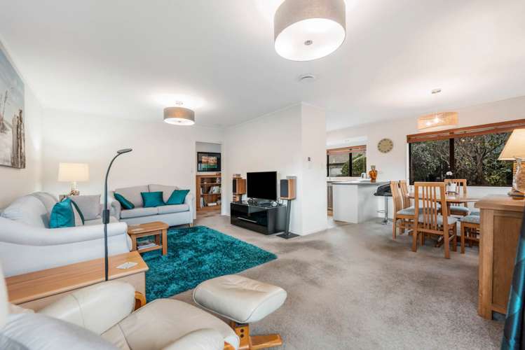 2/79 Mirrabooka Avenue Botany Downs_3