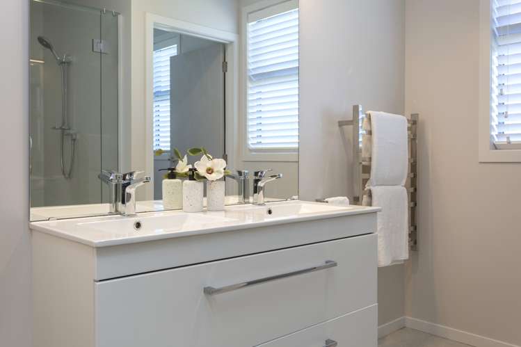 19 Noumea Drive Rangatira Park_13