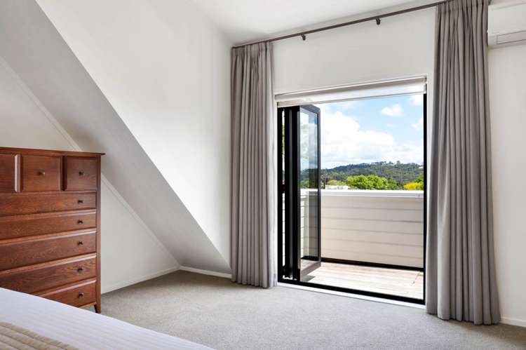 24 Isobel Road Greenhithe_13