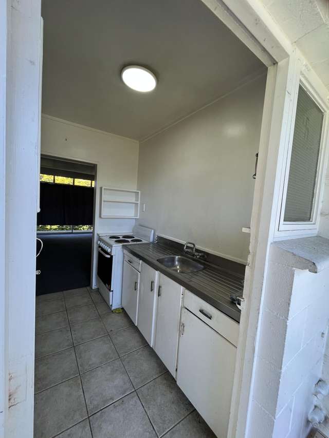 2-BEDROOM UNIT IN CENTRAL LOCATION FOR RENT - $550 PER WEEK