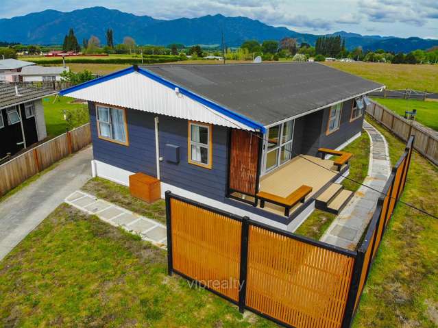 Very Tidy home with Spectacular Views!