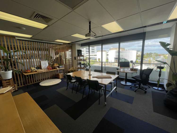 Unit 2/2 Osterley Way Manukau City_5